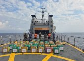 Salina Cruz. Paquetes de cocaína y combustible incautado por la Armada de México en la costa de Oaxaca.