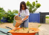 Proyecto. Estudiantes trabajan en compostera universitaria que logra reducir la emisión de gases de invernadero.