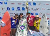 Barona, con la copa en alto, lideró la categoría Open femenina en Manta.