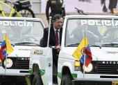 El presidente Gustavo Petro asiste a una ceremonia militar durante la juramentación del nuevo Director de la Policía Nacional, General Carlos Triana