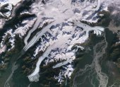 Imagen, tomada por el satélite Sentinel-2 en 2017,  que muestra el deshielo de los glaciares Scott (izquierda), Sheridan (centro) y Childs (derecha). Crédito: Copernicus Sentinel data 2017