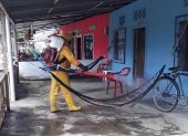 Como medidas preventivas realizan fumigaciones en las viviendas del sector subtropical.