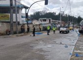 Un bus de transporte urbano de Guayaquil se accidentó en Cuenca y deja personas fallecidas.