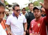 Daniel Noboa visita la zona afectada en Piñas.