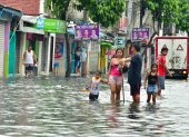 En ciudadelas como Sauces 6, las calles han quedado completamente inundadas.