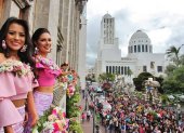 Feriado de Carnaval en las calles de Ambato, Tungurahua.