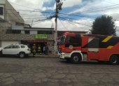 Bomberos de Quito atendió una deflagración ocasionada por una fuga de gas en el sector de la Vaca de Castro al norte de Quito.