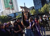 Varias mujeres que participan en una manifestación por el Día Internacional de la Eliminación de la Violencia contra las Mujeres, en Ciudad de México (México).
