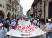 Decenas de mujeres participaron en la marcha por el Día Internacional de la Mujer que se desarrolló en Cuenca.