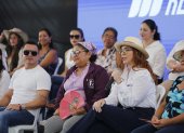 El presidente Daniel Noboa y la ministra de la Mujer y DD. HH., Ariana Tanca, participaron el 8 de marzo de 2025 en un dialogo con mujeres de Manabí.