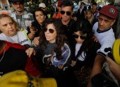Dalma (c) y Giannina Maradona (c-d), hijas de Diego Armando Maradona llegando este martes 11 de marzo a los tribunales de San Isidro en Buenos Aires, Argentina.