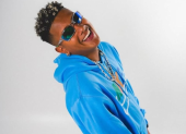 A sus 21 años, Jombriel se ha consolidado como uno de los artistas ecuatorianos más influyentes.