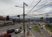 Este es el panorama que enfrenta Cumbayá, en donde cientos de cables invaden a esta zona del valle.