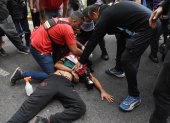 El fotógrafo Pablo Grillo es herido de gravedad durante una manifestación este miércoles, en Buenos Aires (Argentina).