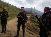 Catatumbo. Rebeldes del ELN hacen guardia en un camino rural.