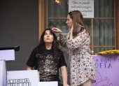 "Las mujeres (no) lloran " es interpretada por Carla Yépez y Carolina Pérez Flor.