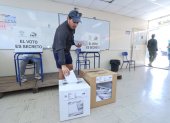 El CNE aprobó la prohibición para que las personas no usen celulares en el momento de la votación, en las elecciones de segunda vuelta.