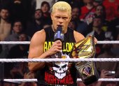 Cody Rhodes y su camiseta con un diseño que recuerda a Barcelona SC