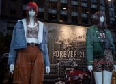 Fotografia de archivo en la que se registro una vitrina de una tienda de la marca de moda Forever 21, en Washington DC (EE.UU.).
