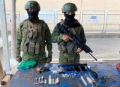 Incautan celulares, armas y droga en la cárcel El Rodeo tras operativo militar.