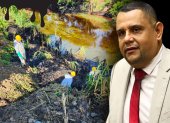 El alcalde de Esmeraldas, Vicko Villacís, compareció ante la Asamblea Nacional.