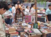 En Guayaquil, pequeñas ferias se establecen por cortos periodos en centros comerciales.