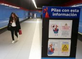 Suspensión. Un letrero informó sobre el cierre de la taquilla en la parada del metro de El Ejido.
