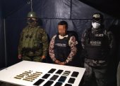 Uno de los guías de una de las cárceles de Ecuador que en el pasado fue detenido por ingresar celulares al reclusorio.