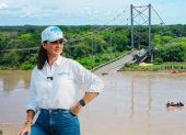 Marcela Aguiñaga es la prefecta del Guayas. La zona donde colapsó el puente está concesionada por una empresa que mantiene un contrato con la Prefectura del Guayas.