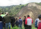 Consecuencia. Un deslave en la zona de Tablillas, parroquia Cebadas, cantón Guamote (Chimborazo), arrasó con todo a su paso.