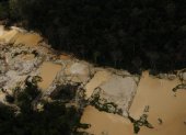 Fotografía facilitada por Greenpeace que ha publicado hoy 8 de abril de 2025 un informe que indica que la minería ilegal del oro prolifera en la selva amazónica