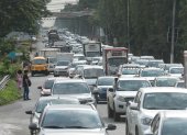 La vía a la costa conduce a numerosas urbanizaciones y a diario registra congestión vehicular.