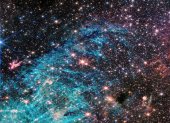 Una galaxia típica forma estrellas mediante la absorción y concentración de gas,