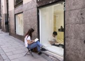 El artista mallorquín Xavibo permanecerá durante 13 días en el escaparate de una tienda de Madrid.