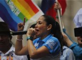 La candidata a la Presidencia de Ecuador Luisa González pronuncia un discurso este jueves, en el cierre de su campaña en Guayaquil (Ecuador).