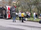 Vía El Chaco - Lago Agrio: accidente de bus interprovincial deja un número indeterminado de heridos
