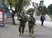 Foto de archivo de militares patrullando las calles de Ecuador en medio de estados de excepción.