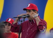 Nicolás Maduro durante una transmisión en vivo desde Caracas, en la que cuestionó la legitimidad del proceso electoral en Ecuador tras la reelección de Daniel Noboa.