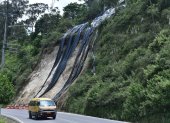 Situación. Ciudadanos piden que se coloque muros de contención en los taludes en la vía a Nayón.