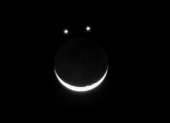 Venus, Saturno y la Luna formarán una “sonrisa” en el cielo durante la madrugada del 25 de abril, visible sin telescopio desde casi cualquier lugar del mundo.