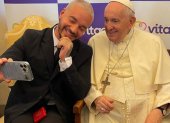 J Balvin junto al papa Francisco