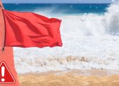 Al menos una docena de playas de la Costa tienen bandera roja en el país. Las autoridades solicitan a los bañistas ser precavidos.