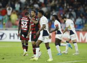 Los jugadores de Liga de Quito y su frustración tras el empate en casa ante Flamengo.