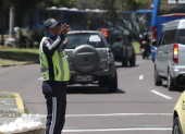 Un agente de tránsito en una zona del norte de Quito. Hay alrededor de 1.800 agentes civiles de tránsito.