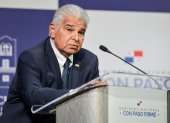 Fotografía cedida por la presidencia de Panamá del presidente de Panamá, José Raúl Mulino, hablando durante una rueda de prensa este jueves, en Ciudad de Panamá (Panamá)