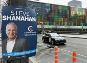 Fotografía de propaganda electoral del candidato a la Cámara de los Comunes de Canadá, el conservador Steve Shanahan, este sábado en una calle de Montreal (Canadá).