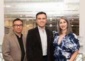 Quito. Edwin Rincón (c), delegado comercial Ecuador, junto a Diego Trujillo y María Fernanda Henríquez, account managers Quito.