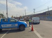 Desde la mañana de este 2 de mayo, un tramo de la vía Daule permanece cerrado. Personal de la ATM se encuentre en el sitio.