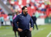 El técnico Pablo Vitamina Sánchez volvió a ser señalado por los hinchas de Liga de Quito.