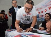 El proceso de revocatoria del mandato en contra del alcalde de Quito, Pabel Muñoz, avanza con la recolección de firmas.